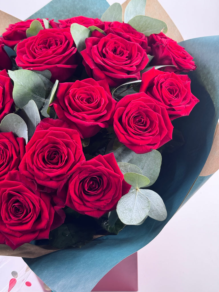 Heavenly 12 Rose Hand Tied Bouquet - Rams florists
