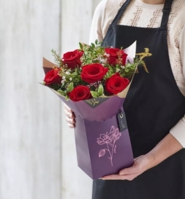 Half Dozen Red Rose Romantic Gift Box